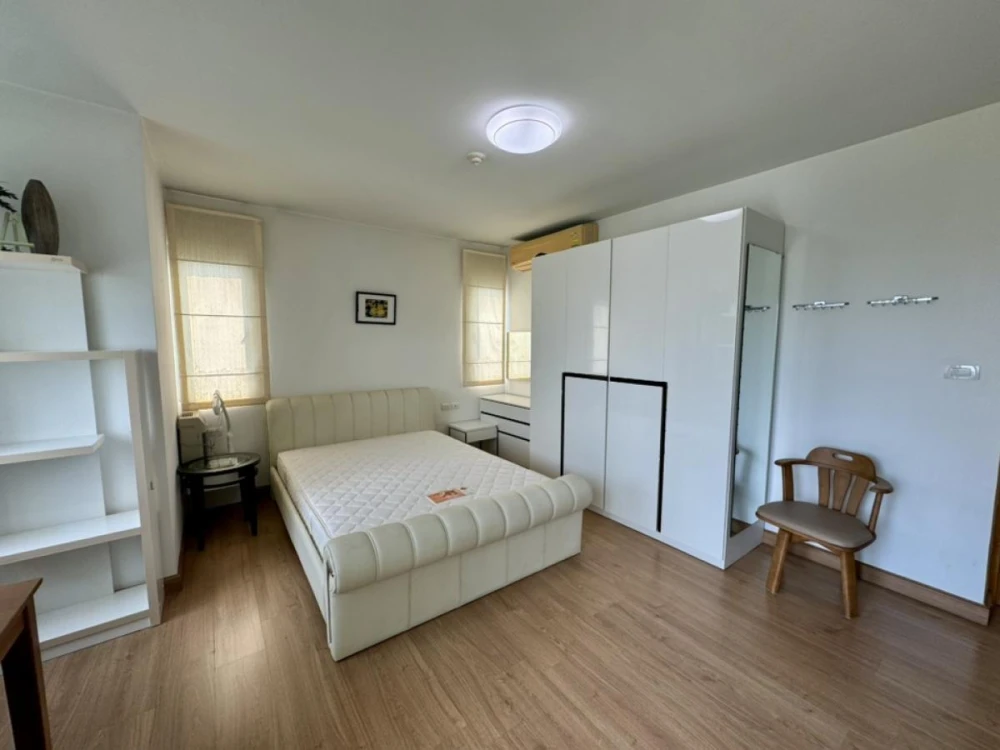 For rent: Supalai Park Srinakarin, 8th floor. Beautiful, comfortable, fully furnished unit. Book now! Don't miss out!