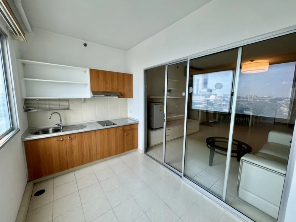 For rent: Supalai Park Srinakarin, 8th floor. Beautiful, comfortable, fully furnished unit. Book now! Don't miss out!