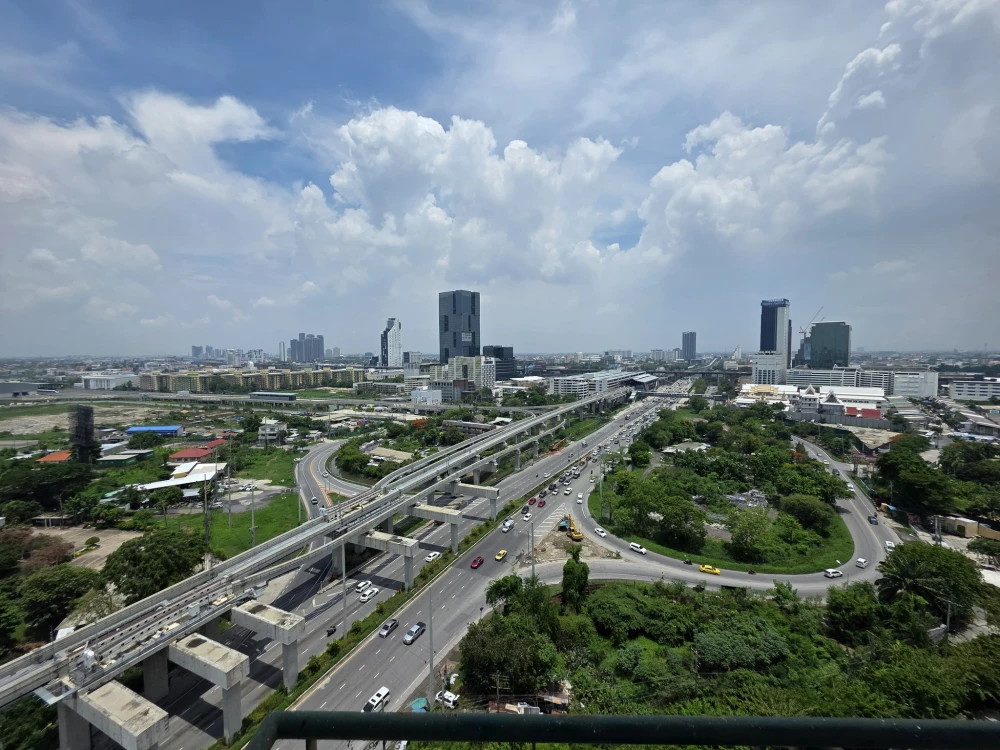 Supalai Park Srinakarin Studio room for rent, good location, comes with furniture and complete facilities. Reserve now.