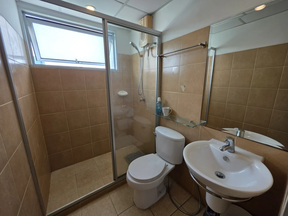 Supalai Park Srinakarin Studio room for rent, good location, comes with furniture and complete facilities. Reserve now.