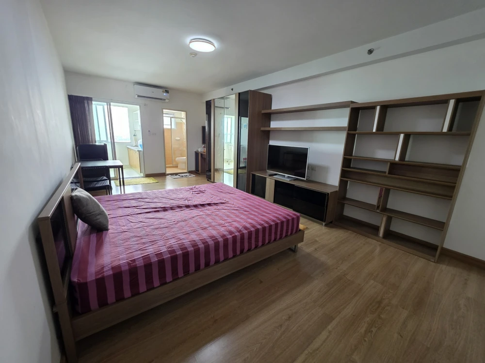 Supalai Park Srinakarin Studio room for rent, good location, comes with furniture and complete facilities. Reserve now.