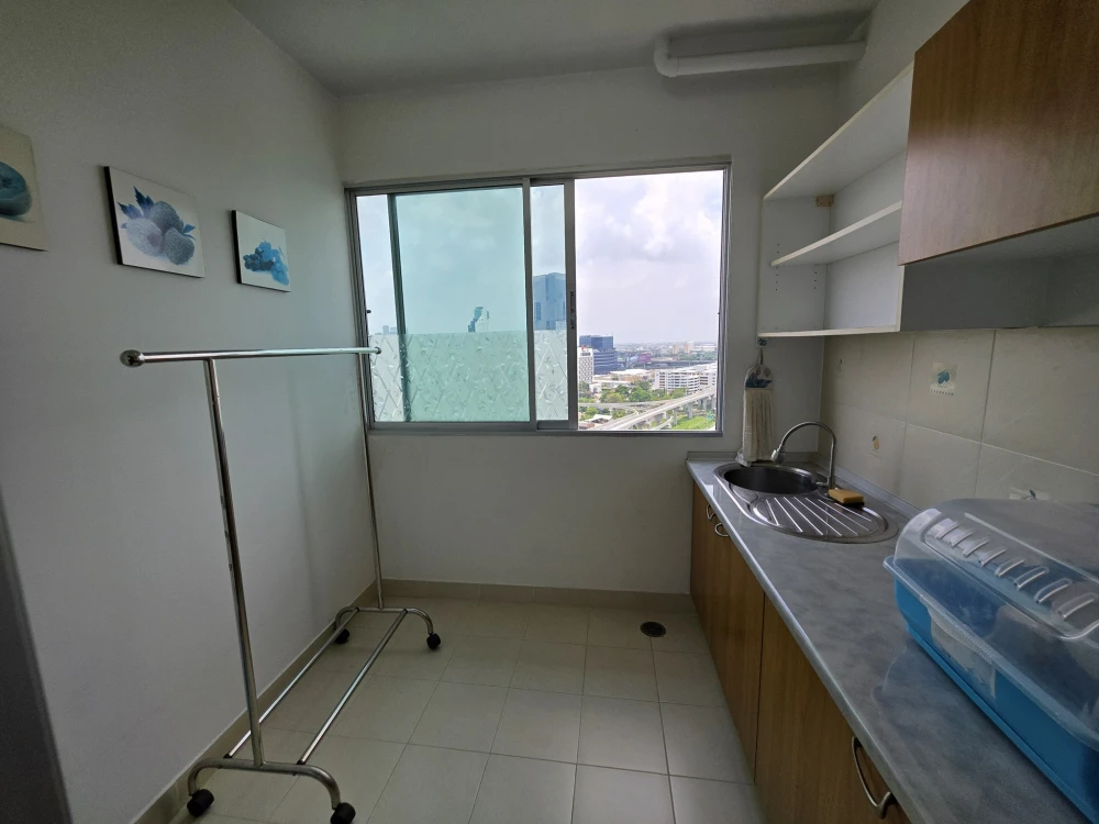 Supalai Park Srinakarin Studio room for rent, good location, comes with furniture and complete facilities. Reserve now.