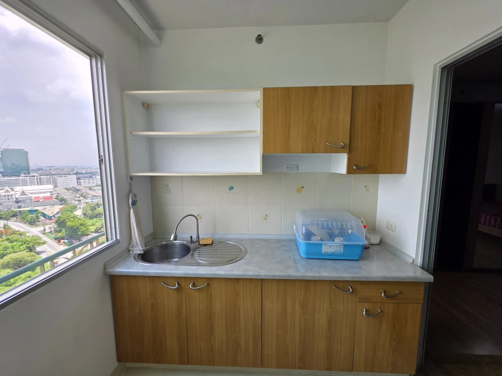 Supalai Park Srinakarin Studio room for rent, good location, comes with furniture and complete facilities. Reserve now.