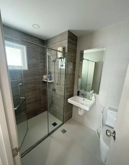 For rent: Supalai Park Yaek Fai Chai, open city view, well-designed and practical floor plan, excellent natural light, and a peaceful atmosphere.