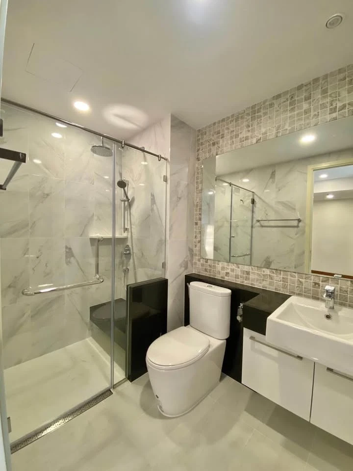 For rent Supalai Premier Charoen Nakhon, 14th floor, fully furnished, nice room, reserve now.