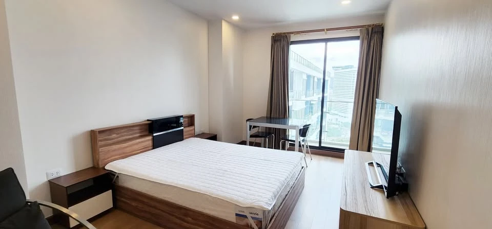 For rent Supalai Premier Charoen Nakhon, spacious room, comfortable. Complete with simple, livable decorations. Urgent.