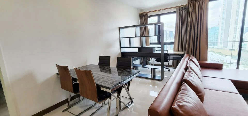 For rent Supalai Premier Charoen Nakhon, spacious room, comfortable. Complete with simple, livable decorations. Urgent.