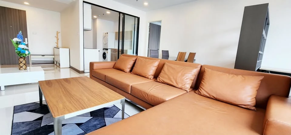 For rent Supalai Premier Charoen Nakhon, spacious room, comfortable. Complete with simple, livable decorations. Urgent.
