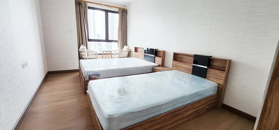 For rent Supalai Premier Charoen Nakhon, spacious room, comfortable. Complete with simple, livable decorations. Urgent.