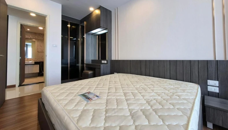 For rent: Supalai Premier Charoen Nakhon. A lovely room with complete furnishings. Book now!