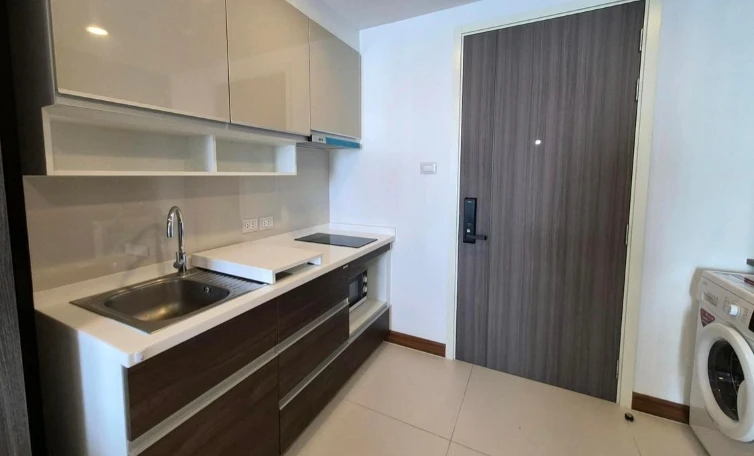 For rent: Supalai Premier Charoen Nakhon. A lovely room with complete furnishings. Book now!