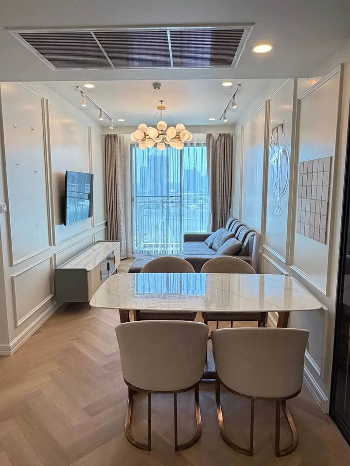 For rent: Supalai Premier Charoennakorn, spacious room with city view and great atmosphere. Fully furnished and ready to move in. Move in immediately.