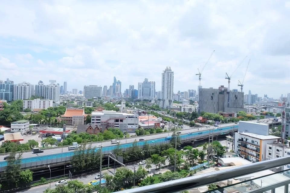 For rent Supalai Premier Narathiwas-Sathorn, beautiful city view, fully furnished, fully furnished, bring your bags and move in immediately.