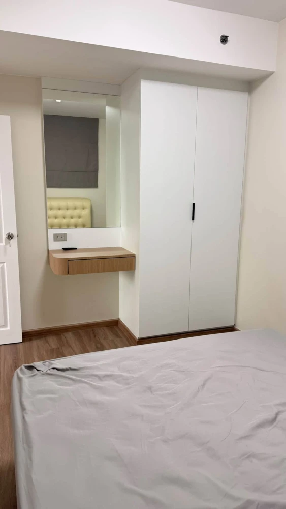 For Rent: Supalai Premier Place Asoke. Spacious unit with ample living space and full facilities. Book now!