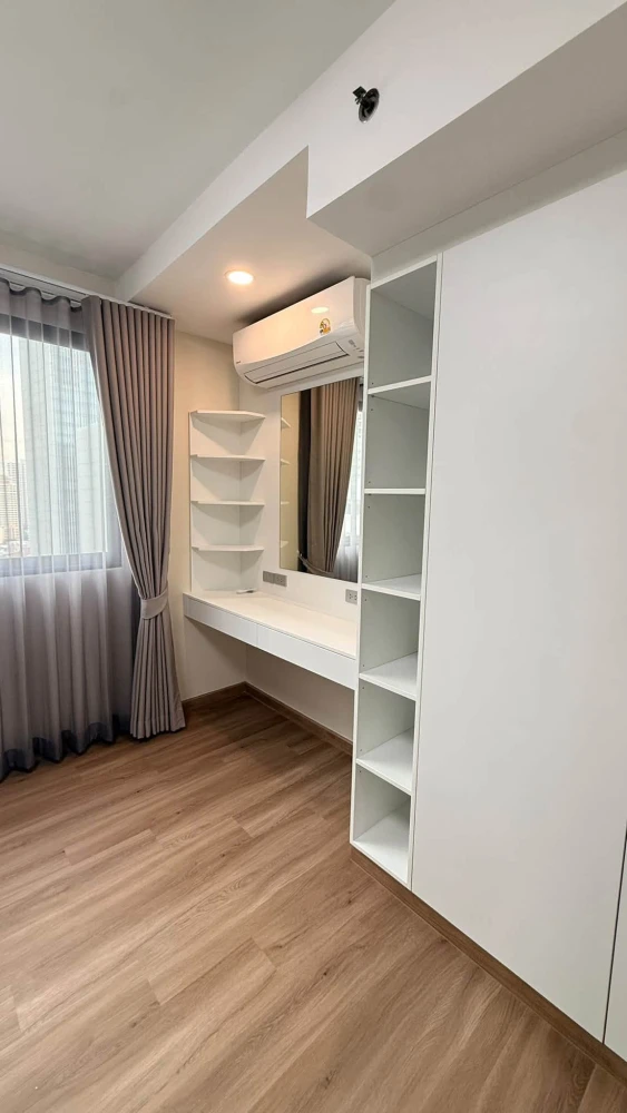 For Rent: Supalai Premier Place Asoke. Spacious unit with ample living space and full facilities. Book now!