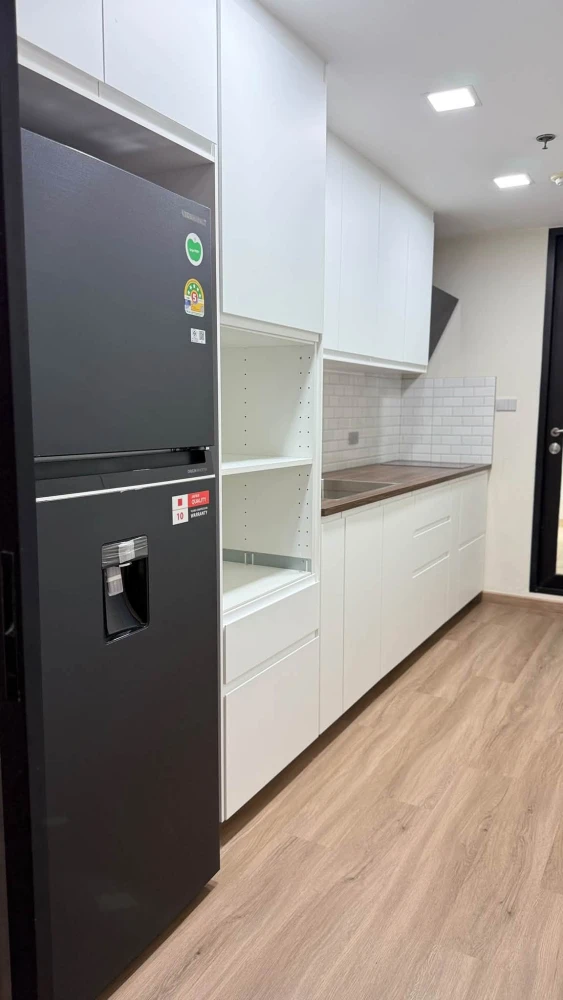 For Rent: Supalai Premier Place Asoke. Spacious unit with ample living space and full facilities. Book now!