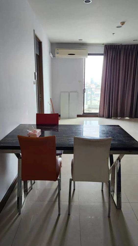 For rent: Supalai Premier Ratchathewi. Spacious room with ample living space and complete amenities. Book now!