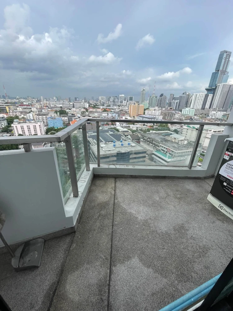 For rent: Supalai Premier Ratchathewi. Spacious room with ample living space and complete amenities. Book now!