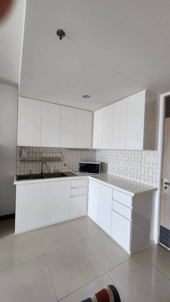 For rent: Supalai Premier Ratchathewi. Spacious room with ample living space and complete amenities. Book now!