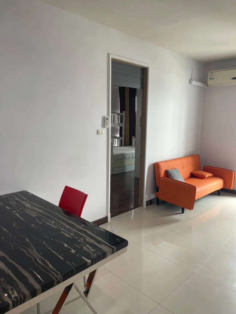 For rent: Supalai Premier Ratchathewi. Spacious room with ample living space and complete amenities. Book now!