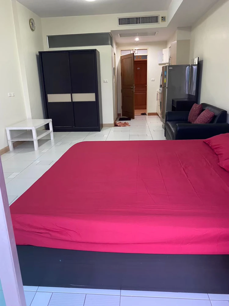 For rent: Supalai River Place, Chao Phraya River view, fully furnished, comfortable unit. Book now, don't miss out!
