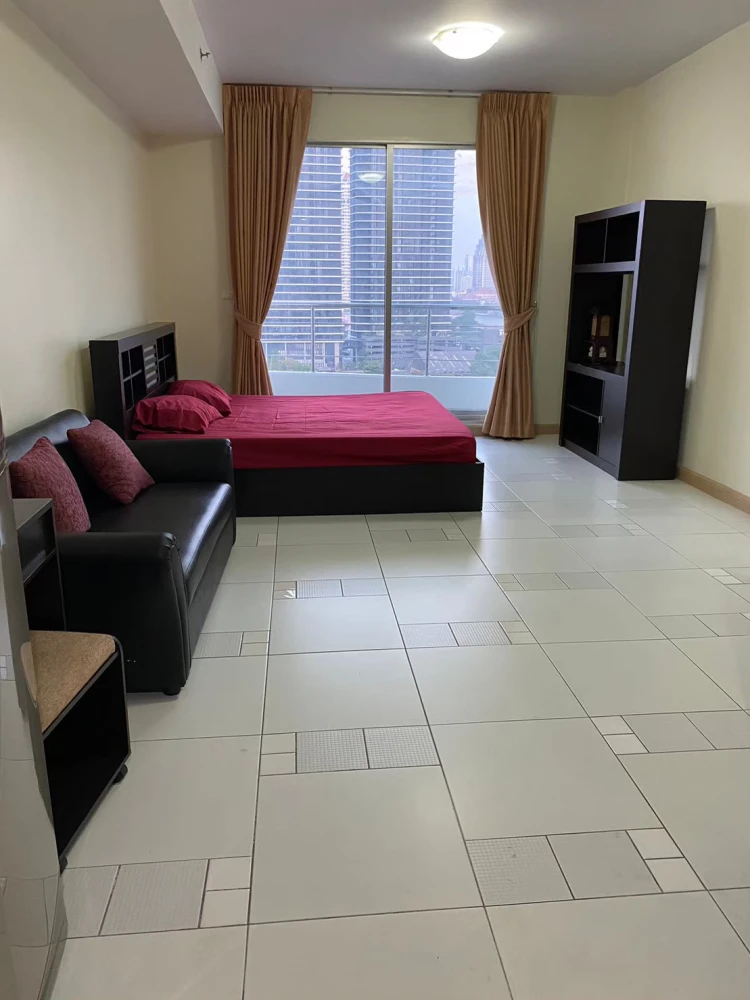 For rent: Supalai River Place, Chao Phraya River view, fully furnished, comfortable unit. Book now, don't miss out!