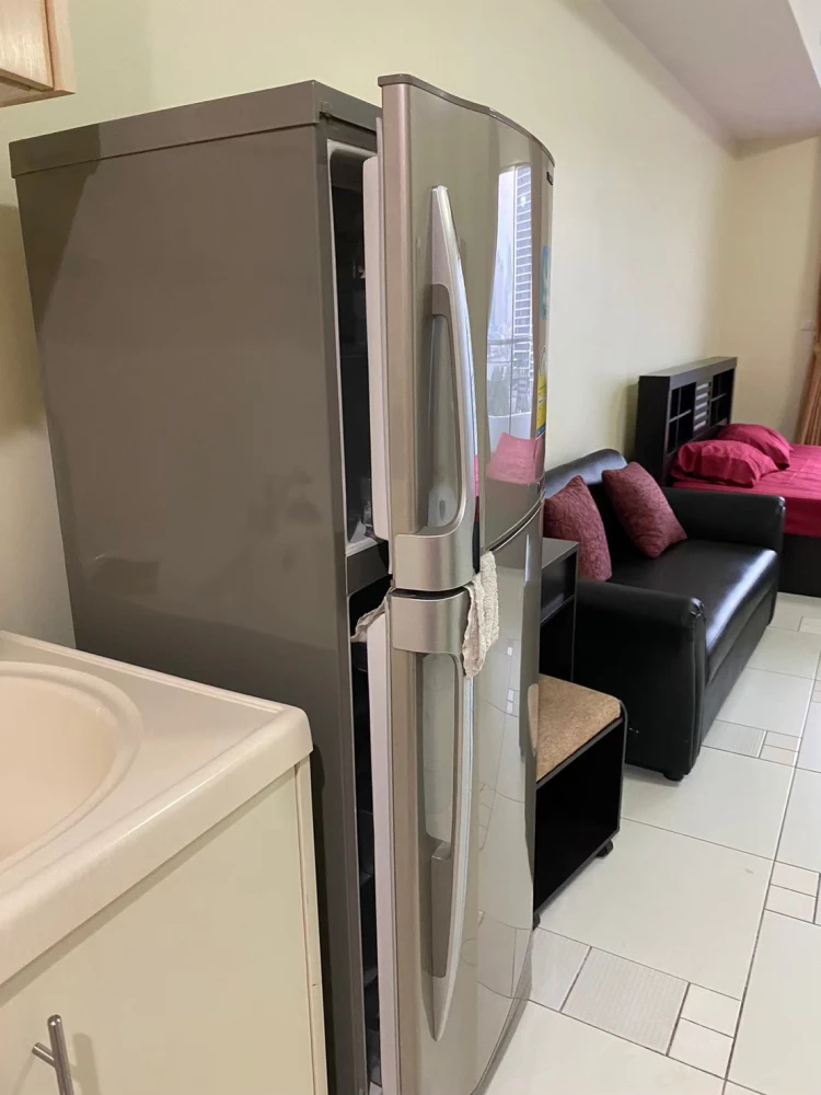 For rent: Supalai River Place, Chao Phraya River view, fully furnished, comfortable unit. Book now, don't miss out!