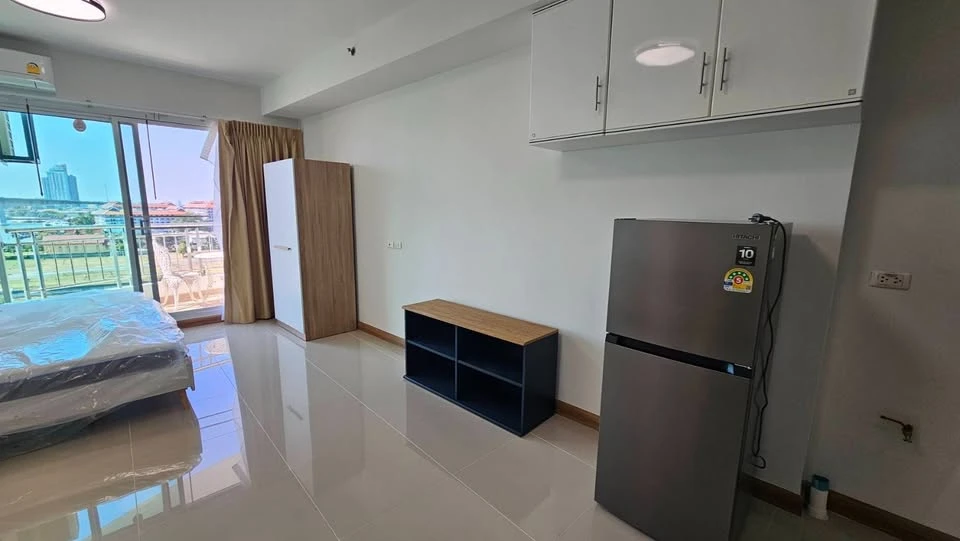 For rent: Supalai River Resort, Studio room with river view, 11th floor, spacious balcony perfect for relaxing. Don't miss out!