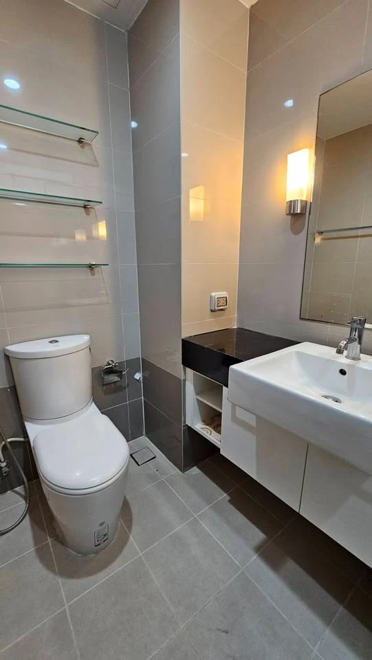 For rent: Supalai River Resort, Studio room with river view, 11th floor, spacious balcony perfect for relaxing. Don't miss out!