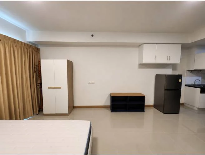 For rent: Supalai River Resort, Studio room with river view, 11th floor, spacious balcony perfect for relaxing. Don't miss out!