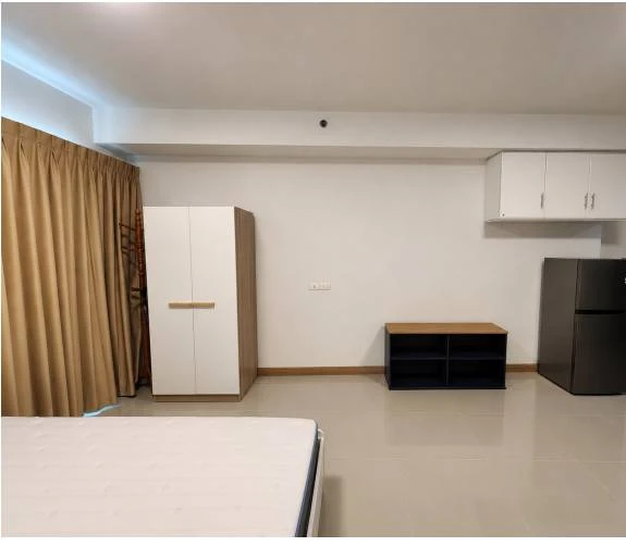 For rent: Supalai River Resort, Studio room with river view, 11th floor, spacious balcony perfect for relaxing. Don't miss out!
