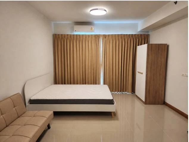 For rent: Supalai River Resort, Studio room with river view, 11th floor, spacious balcony perfect for relaxing. Don't miss out!