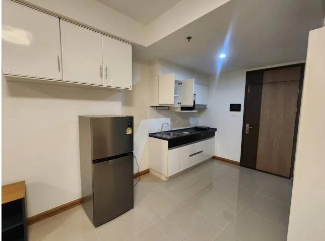 For rent: Supalai River Resort, Studio room with river view, 11th floor, spacious balcony perfect for relaxing. Don't miss out!