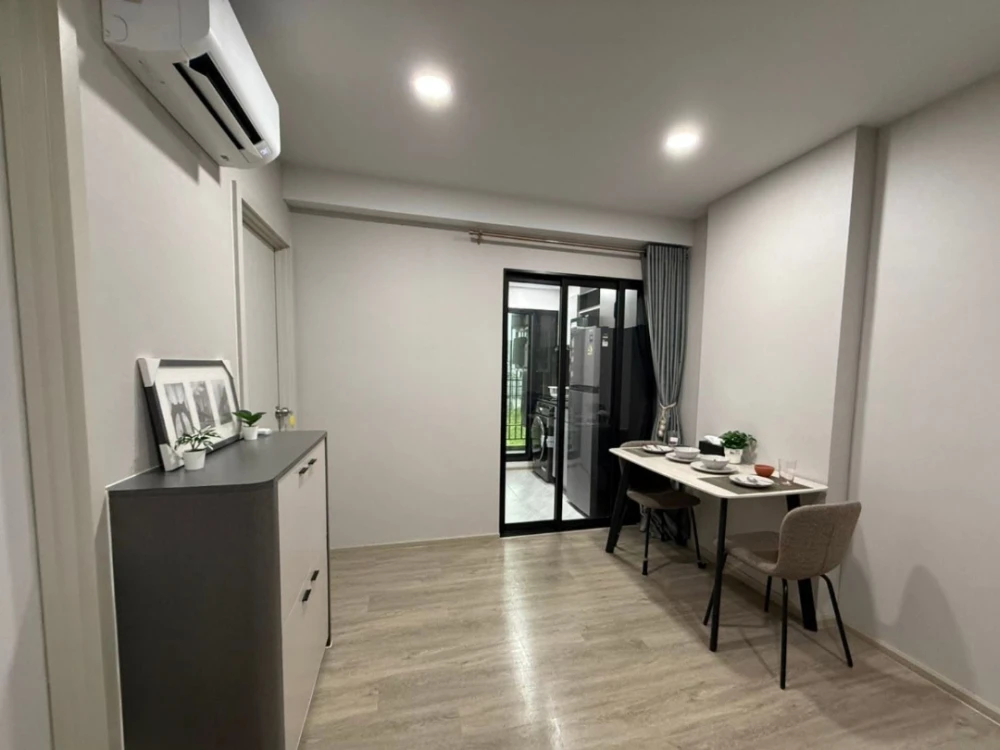 For rent: Supalai Sense Srinakarin. Fully furnished with built-in furniture throughout. Clean and well-decorated; just bring your clothes and move in!