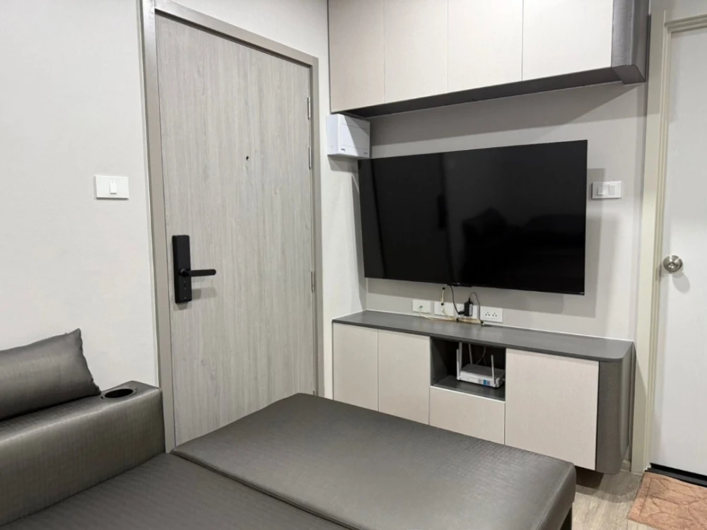 For rent: Supalai Sense Srinakarin. Fully furnished with built-in furniture throughout. Clean and well-decorated; just bring your clothes and move in!
