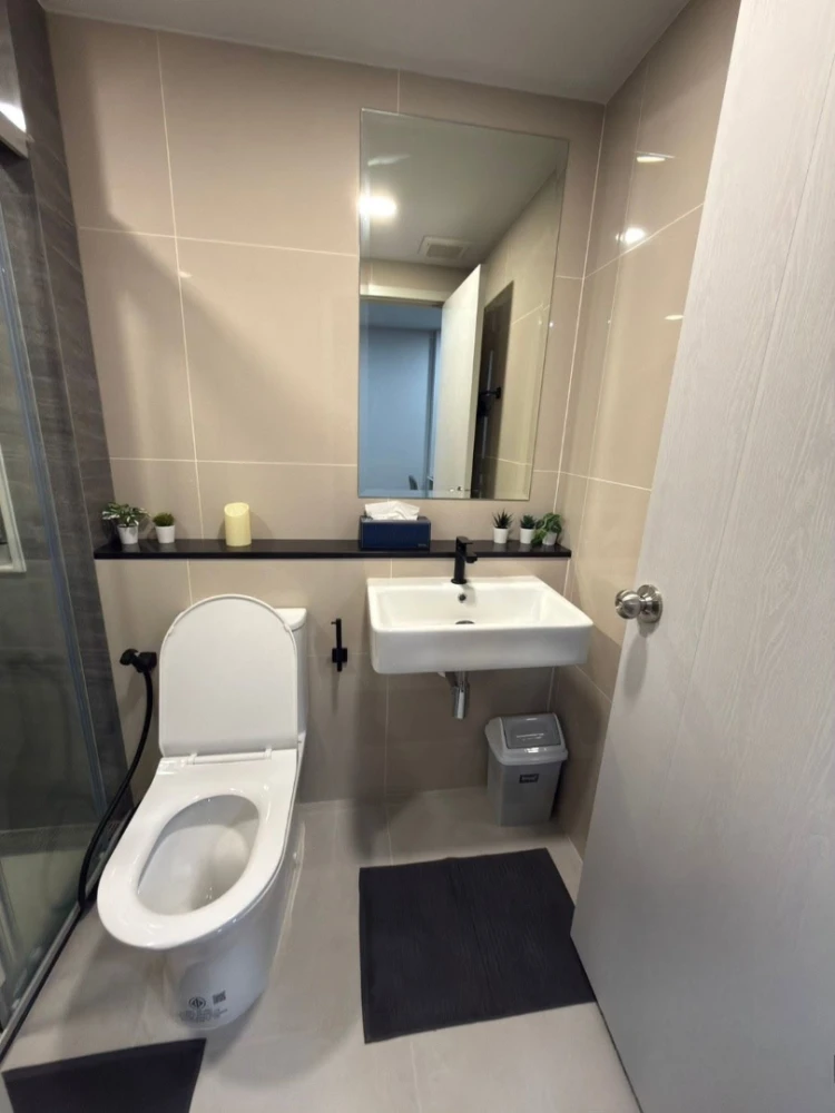 For rent: Supalai Sense Srinakarin. Fully furnished with built-in furniture throughout. Clean and well-decorated; just bring your clothes and move in!
