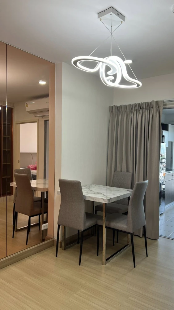 For rent: Supalai Veranda Phasi Charoen Station. Spacious room with ample living space and high-quality built-in furniture. Don't miss out!