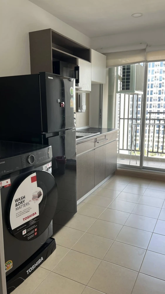 For rent: Supalai Veranda Phasi Charoen Station. Spacious room with ample living space and high-quality built-in furniture. Don't miss out!