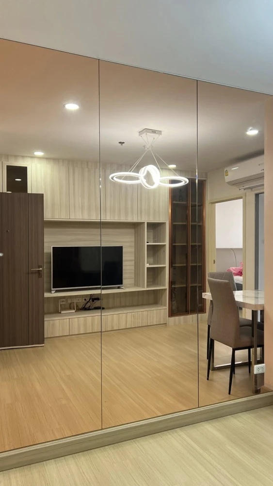 For rent: Supalai Veranda Phasi Charoen Station. Spacious room with ample living space and high-quality built-in furniture. Don't miss out!