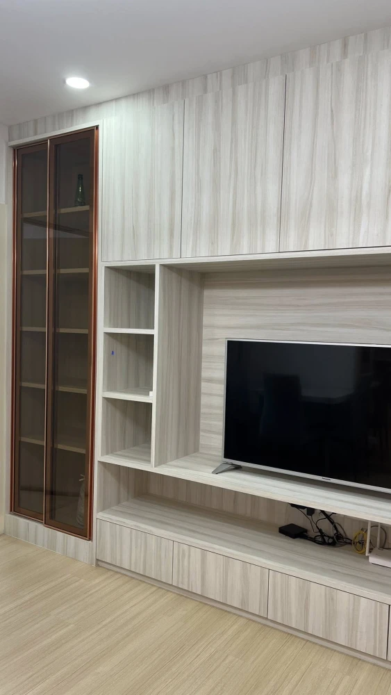 For rent: Supalai Veranda Phasi Charoen Station. Spacious room with ample living space and high-quality built-in furniture. Don't miss out!