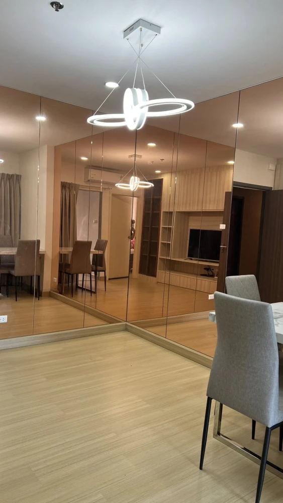 For rent: Supalai Veranda Phasi Charoen Station. Spacious room with ample living space and high-quality built-in furniture. Don't miss out!