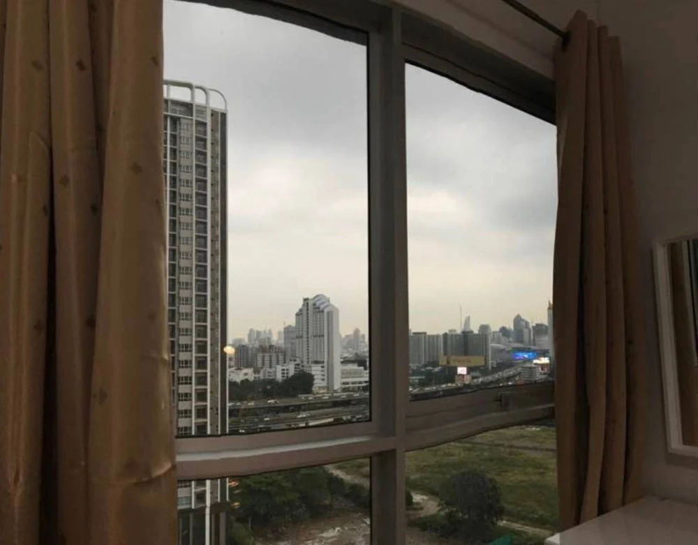 ให้เช่า Supalai Veranda Rama 9 ห้องนี้อยู่ในโซนสงบ ไม่เคยมีปัญหาข้างห้องเสียงดัง วิวเมือง และสระว่ายน้ำ วิวไม่บล๊อค ห้ามพลาด