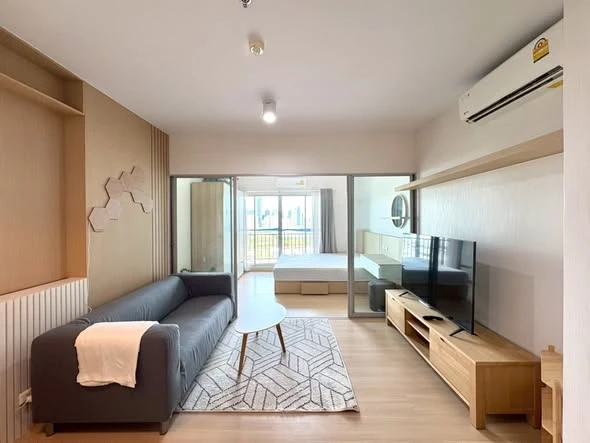For rent: Supalai Veranda Rama 9, room with coordinated interior design, high-quality built-in furniture, unobstructed city view. Book now!