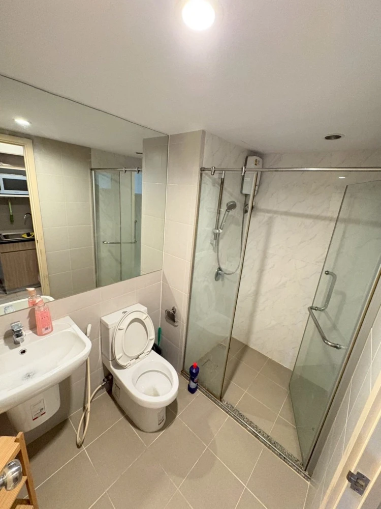 For rent: Supalai Veranda Rama 9, room with coordinated interior design, high-quality built-in furniture, unobstructed city view. Book now!