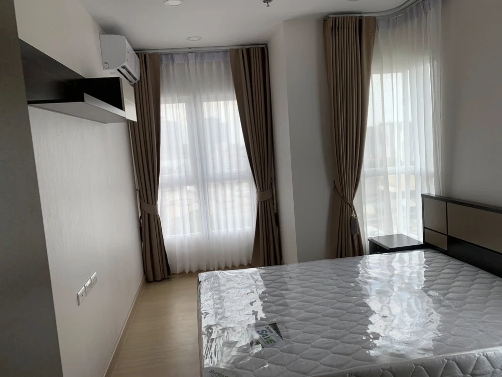 For rent Supalai Veranda Ramkhamheang, spacious room, lots of usable space, comes with complete furniture, just bring your bags and move in.