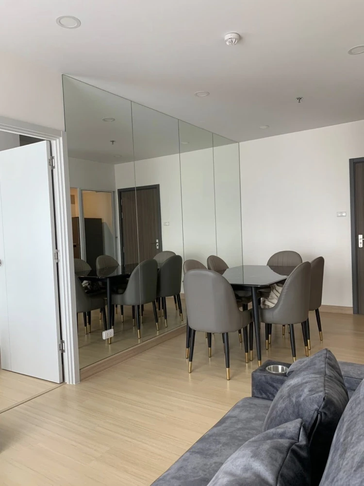 For rent Supalai Veranda Ramkhamheang, spacious room, lots of usable space, comes with complete furniture, just bring your bags and move in.