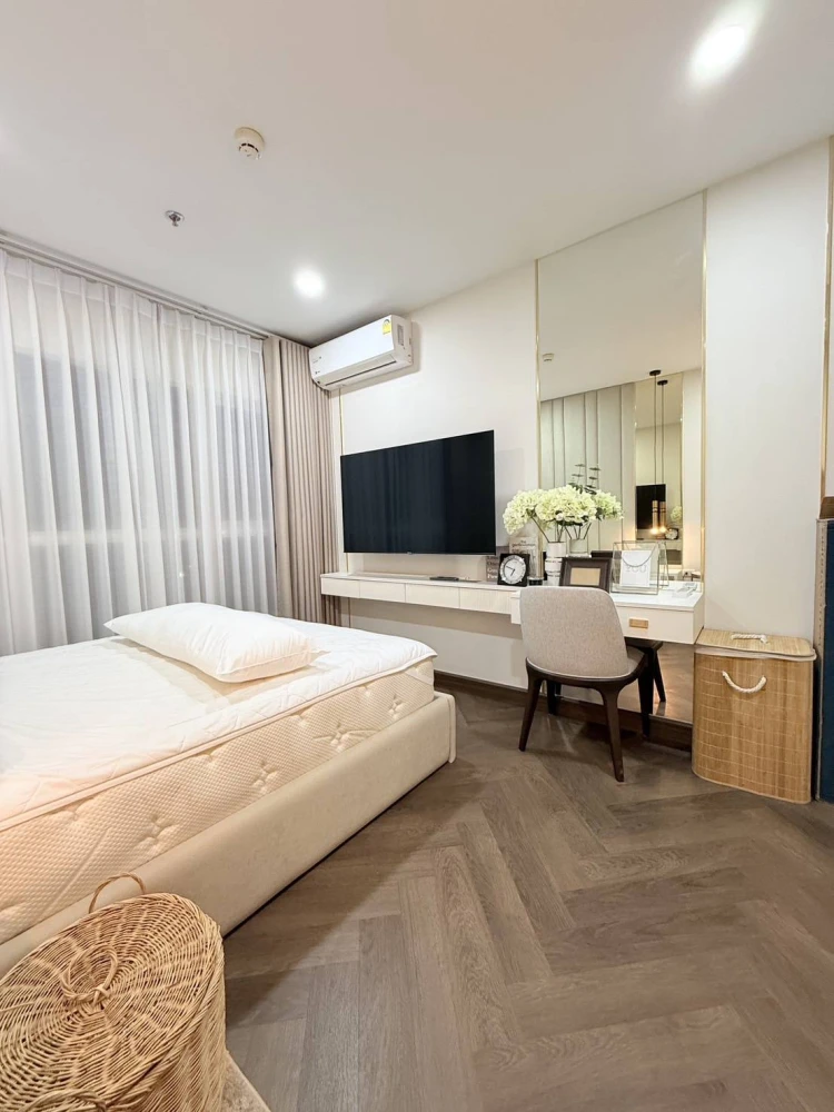For rent Supalai Veranda Ramkhamheang, a beautifully decorated room with an excellent built-in headboard wall. Comes with complete furniture. Book now
