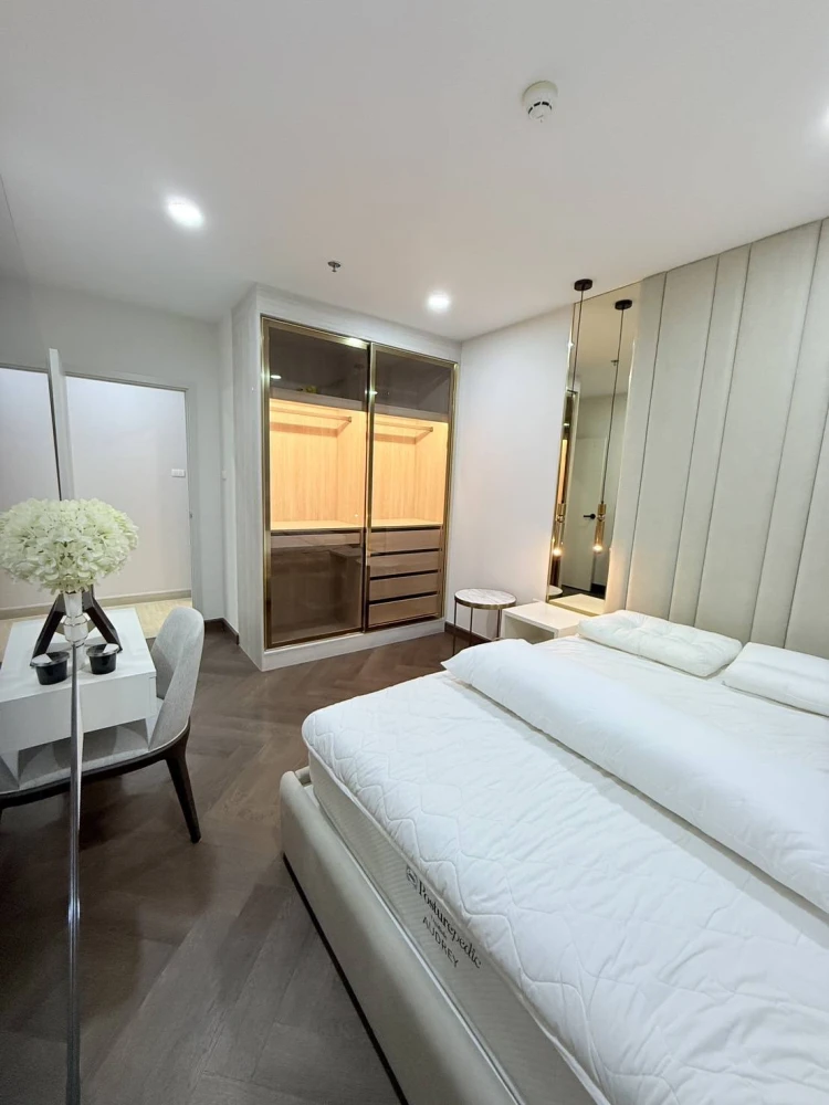 For rent Supalai Veranda Ramkhamheang, a beautifully decorated room with an excellent built-in headboard wall. Comes with complete furniture. Book now