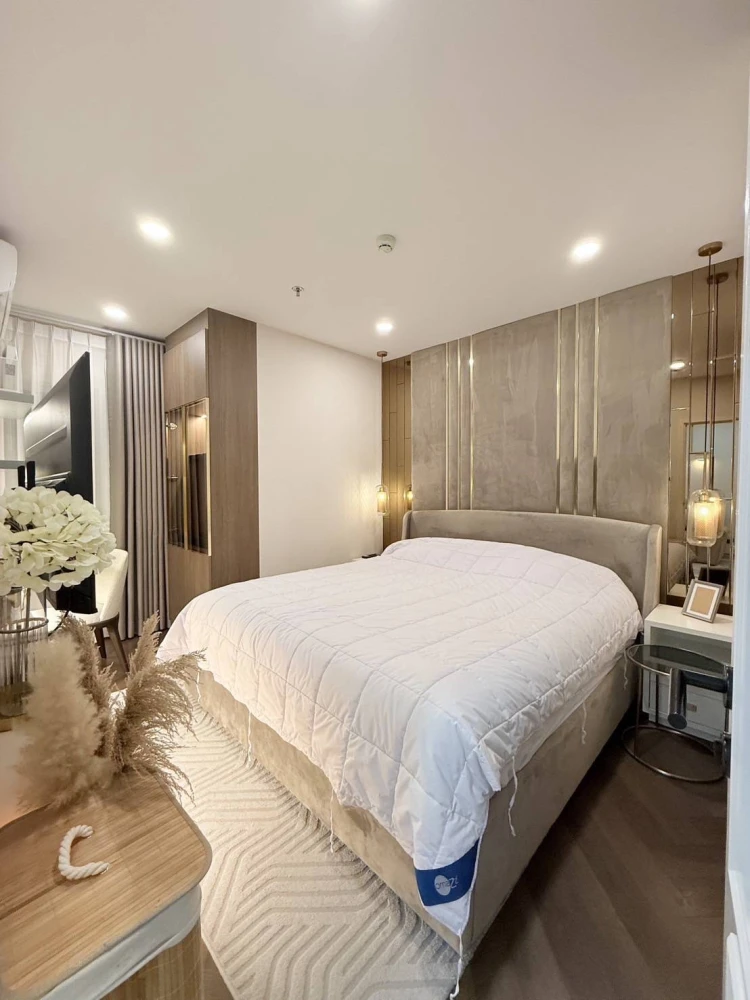 For rent Supalai Veranda Ramkhamheang, a beautifully decorated room with an excellent built-in headboard wall. Comes with complete furniture. Book now