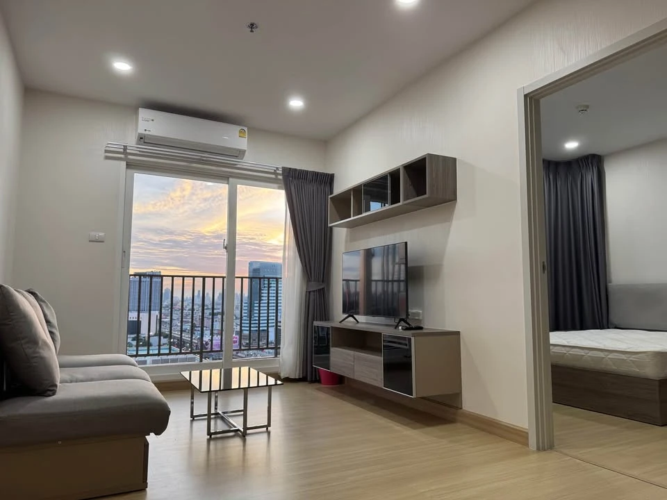 For rent: Supalai Veranda Ramkhamhaeng, large and comfortable room on the 17th floor with great views. Convenient and fully equipped. Book now!